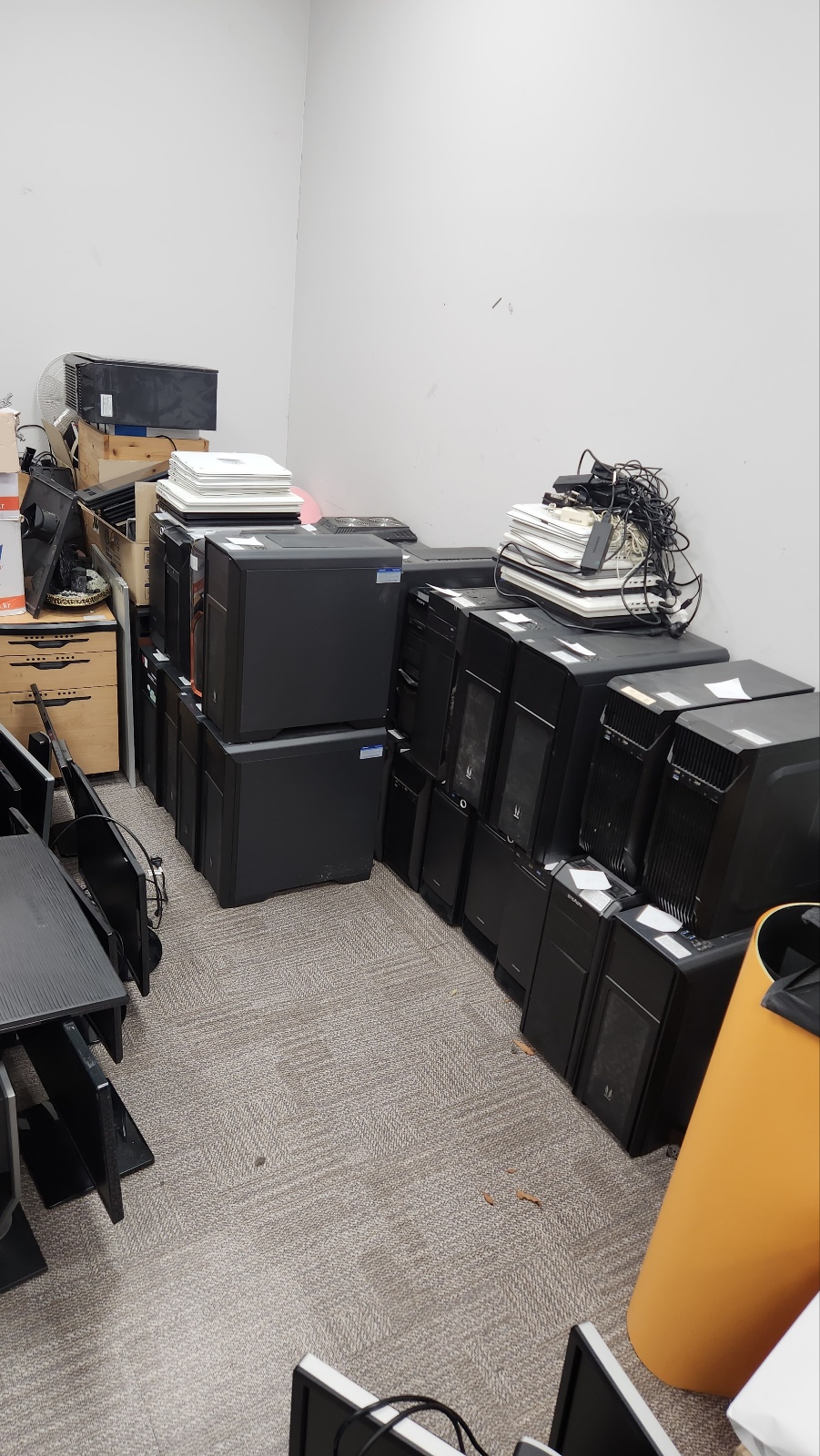 논현동 / 화장품 물류센터 / 노트북,PC,모니터 / 약 100대