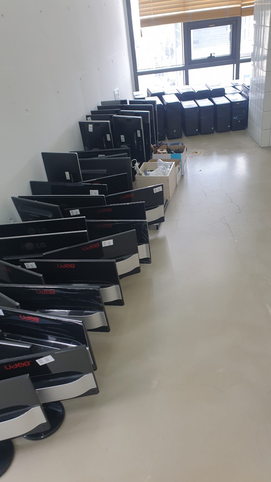 남영동 / 사무실 / PC,모니터 / 약 100대