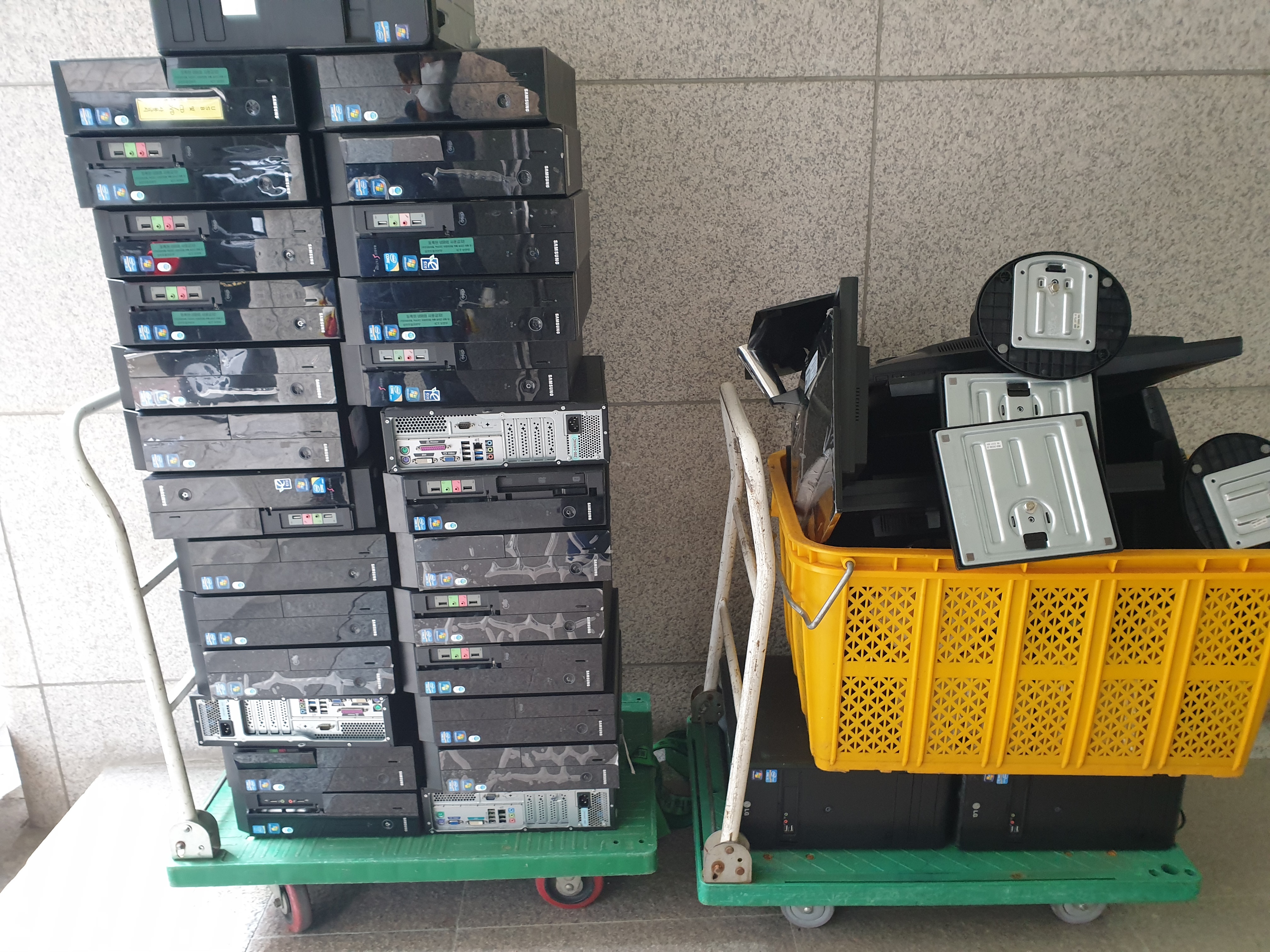 강진구 / 사무실 / PC,모니터 / 약 60대