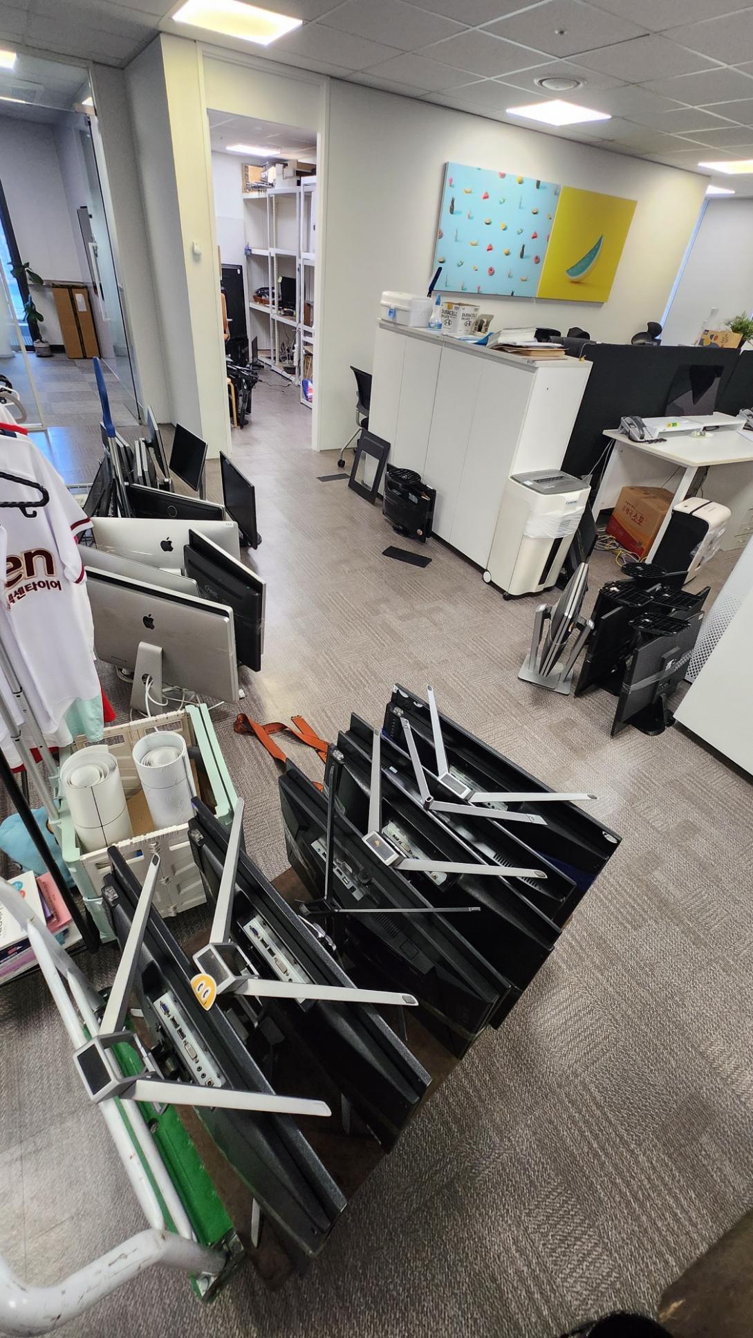 논현동 / 사무실 / PC,모니터 / 약 70대