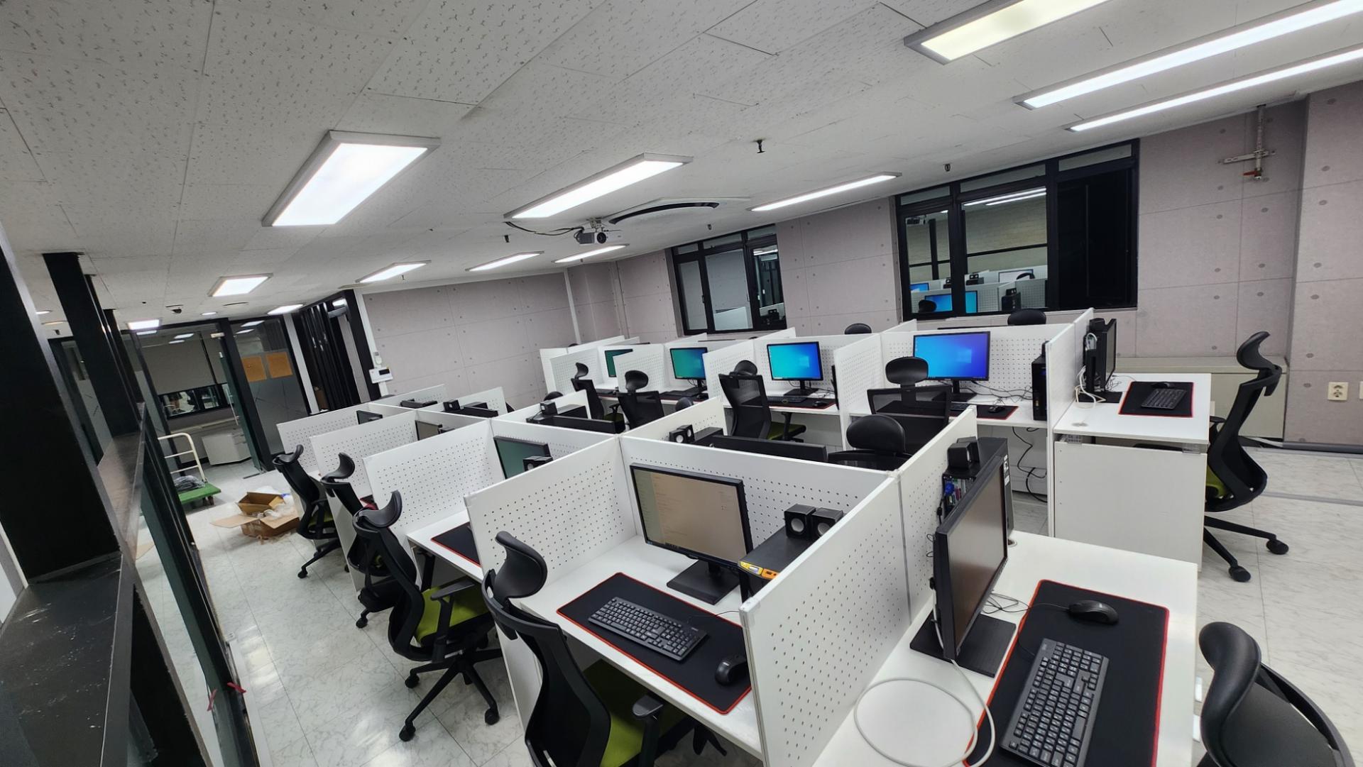 장항동 / 사무실 / PC,모니터 / 약 100대