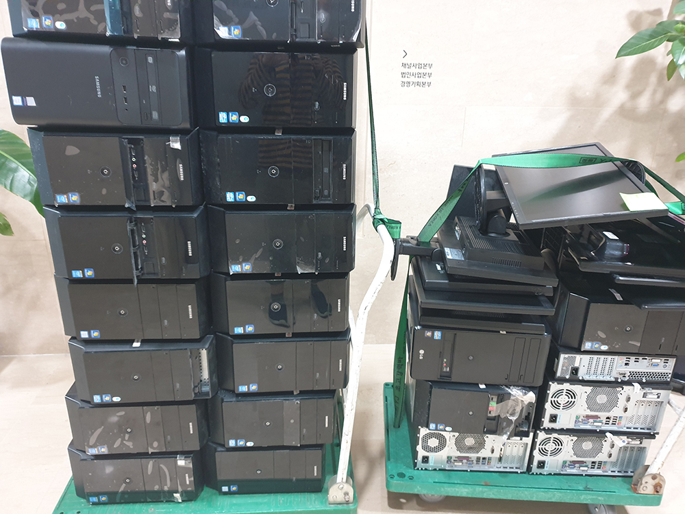 경남 / 사무실 / PC,모니터 / 약 300대